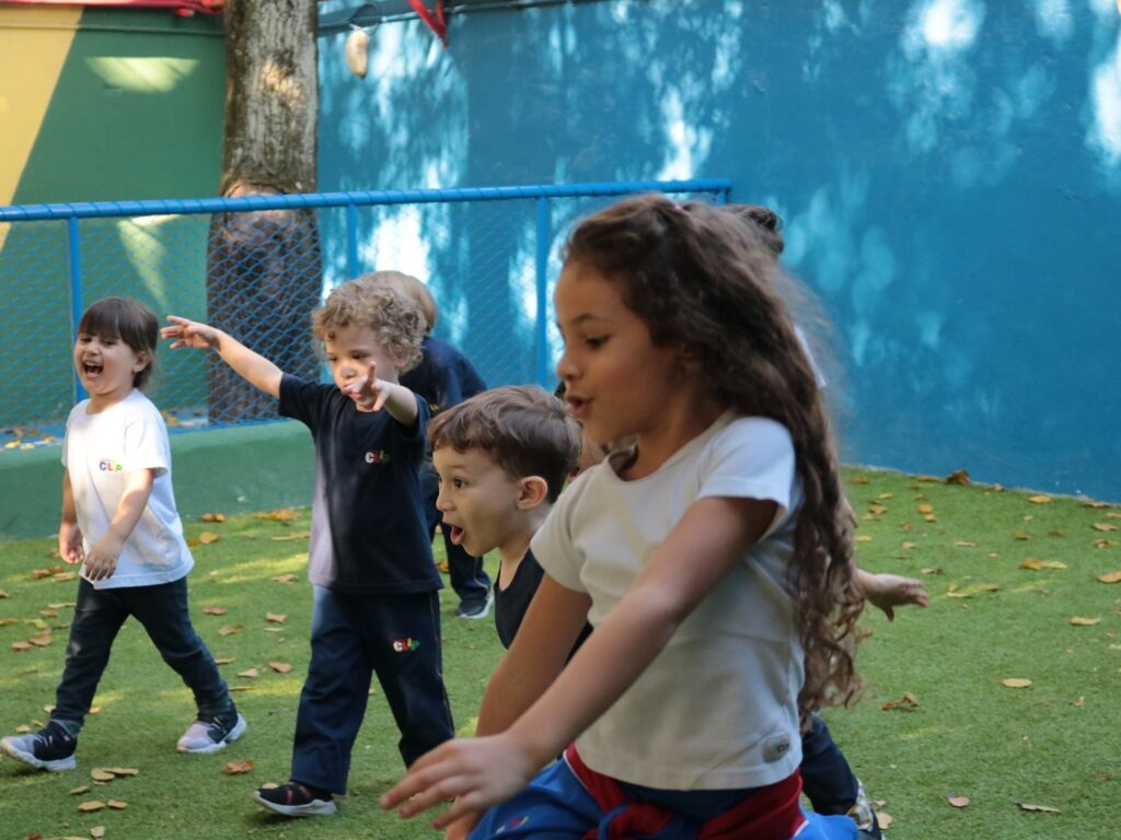 Instagram post from colegioclip. This post is in position 7.