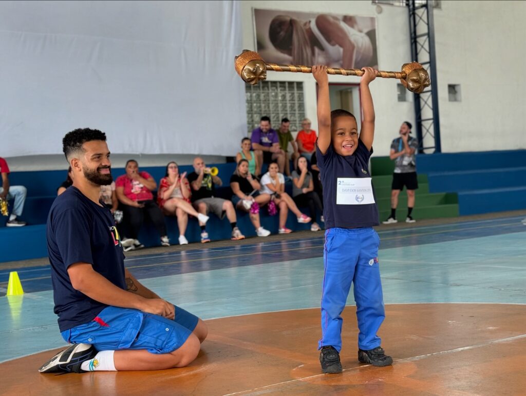 Instagram post from colegioclip. This post is in position 0.