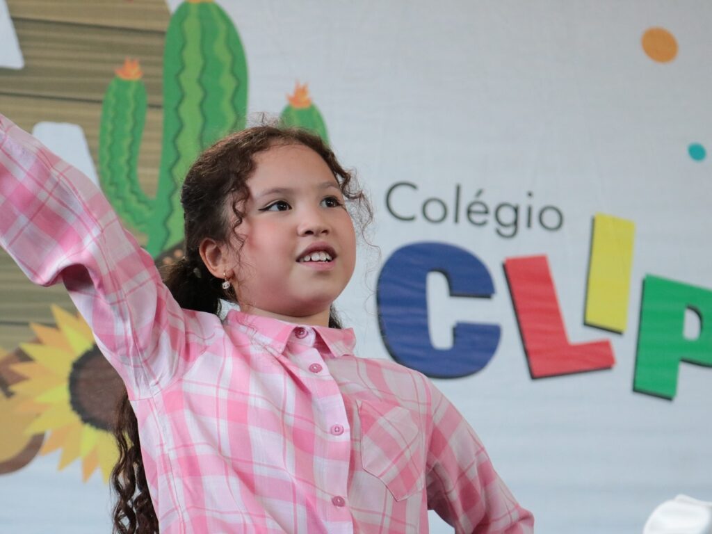 Instagram post from colegioclip. This post is in position 8.