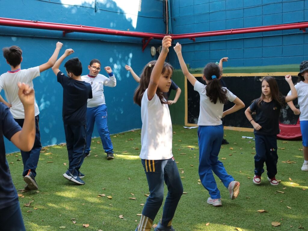 Instagram post from colegioclip. This post is in position 0.