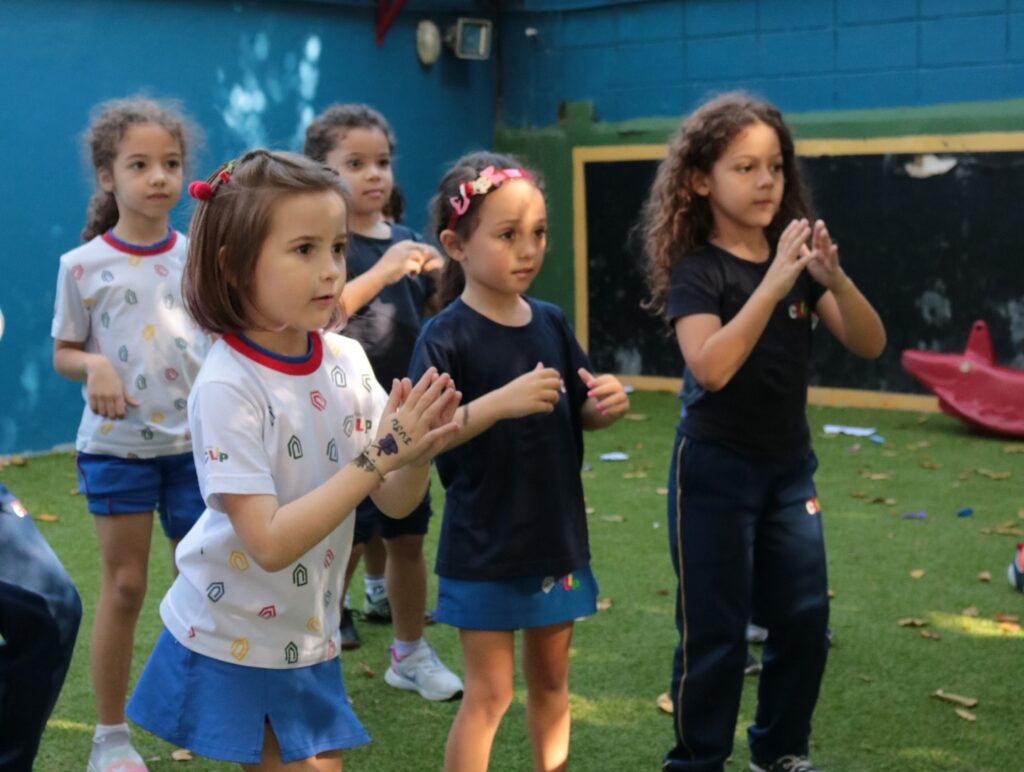 Instagram post from colegioclip. This post is in position 3.