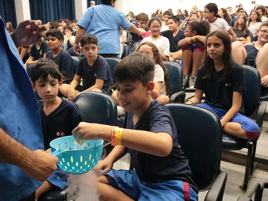 Instagram post from colegioclip. This post is in position 3.