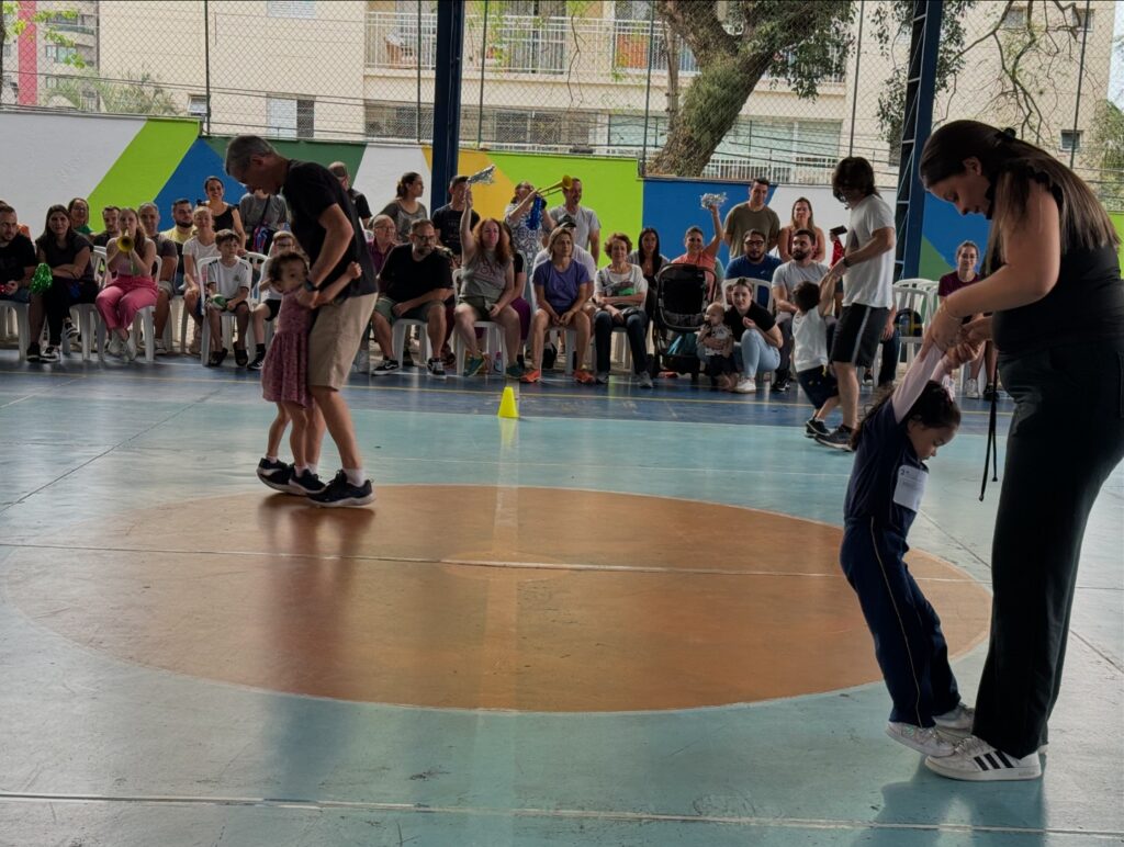 Instagram post from colegioclip. This post is in position 7.