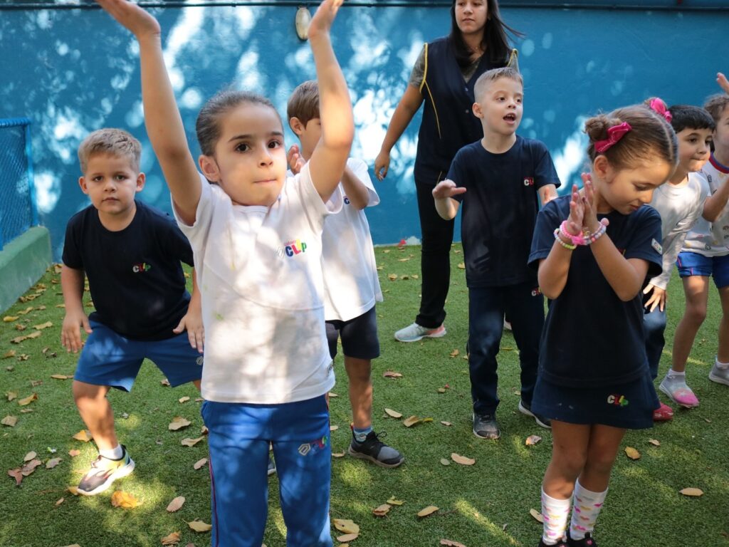 Instagram post from colegioclip. This post is in position 8.