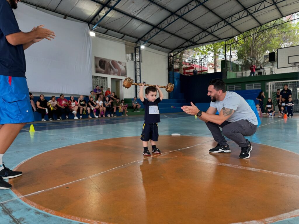 Instagram post from colegioclip. This post is in position 15.