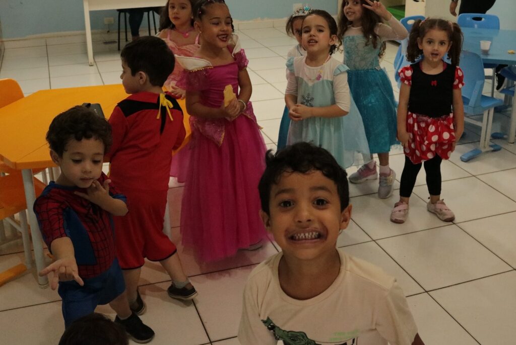 Instagram post from colegioclip. This post is in position 13.