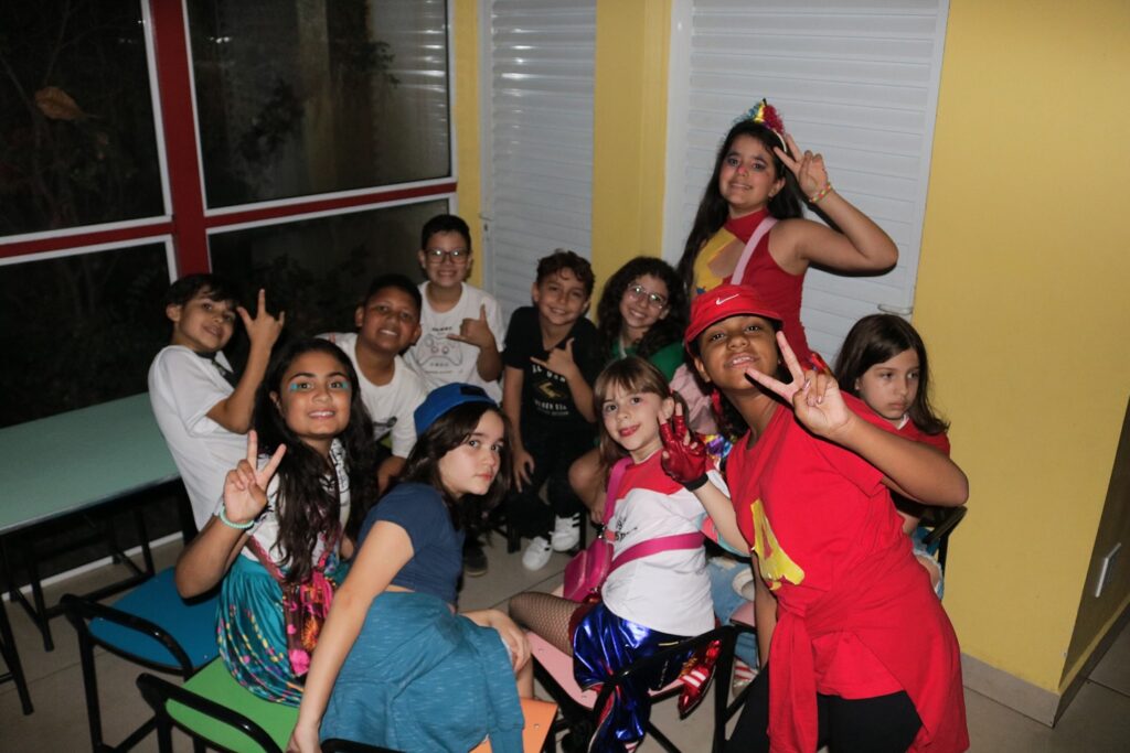 Instagram post from colegioclip. This post is in position 8.