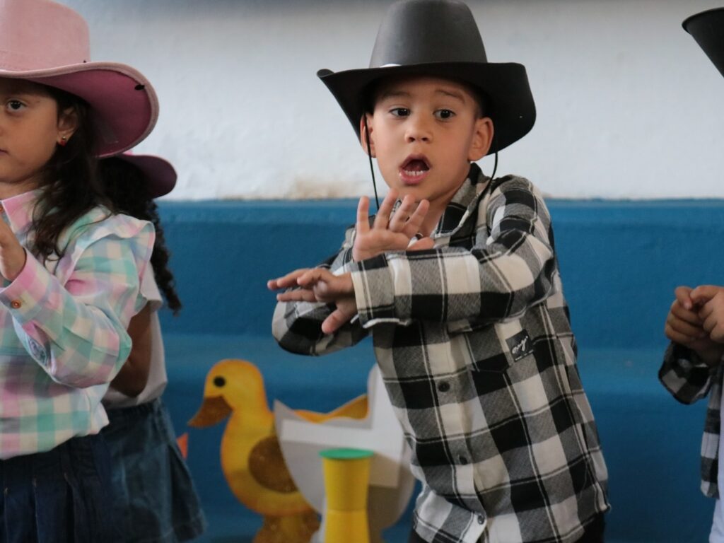 Instagram post from colegioclip. This post is in position 7.