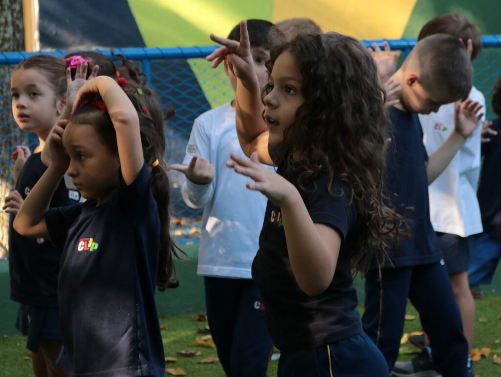 Instagram post from colegioclip. This post is in position 4.