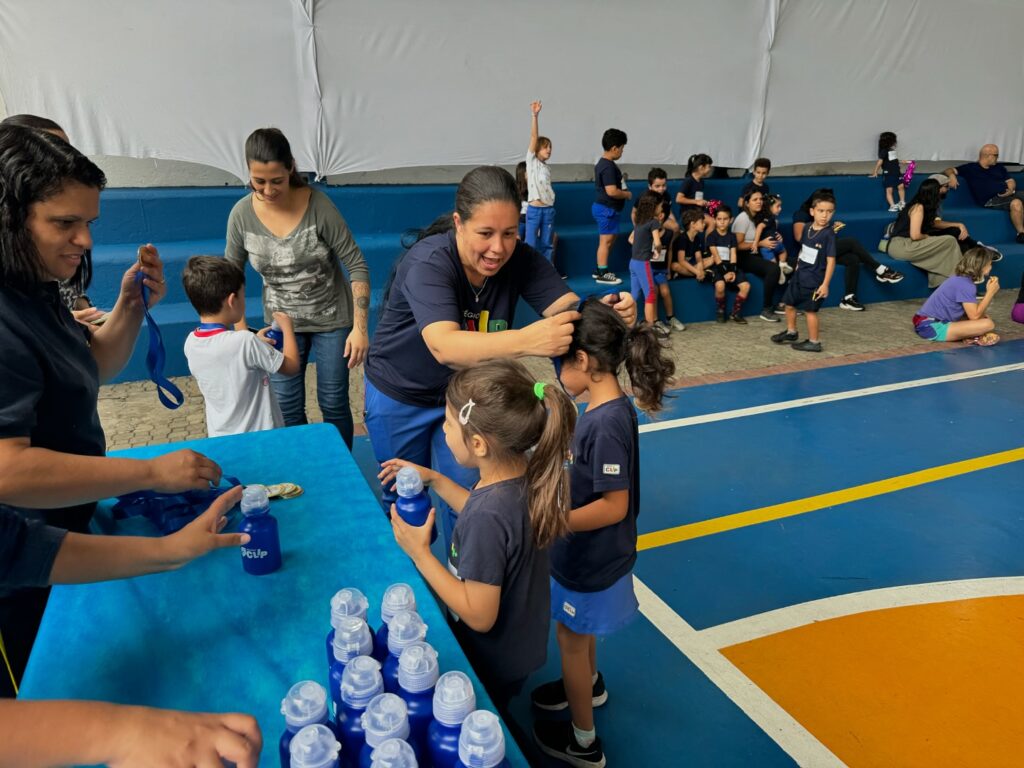 Instagram post from colegioclip. This post is in position 14.