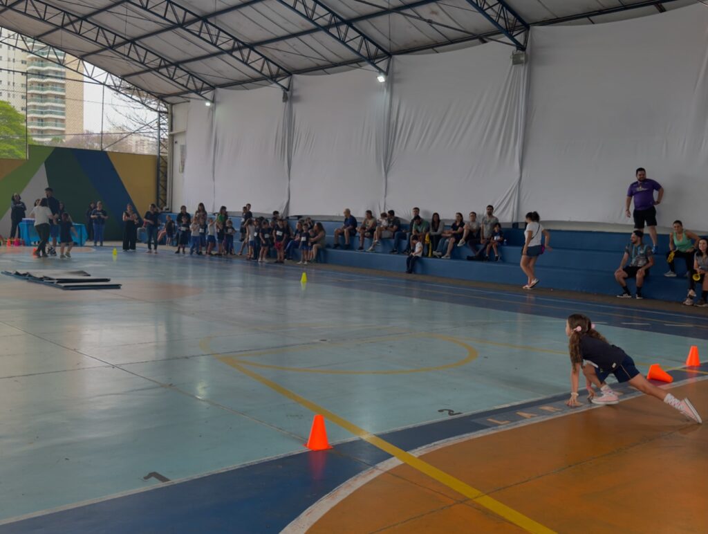 Instagram post from colegioclip. This post is in position 11.