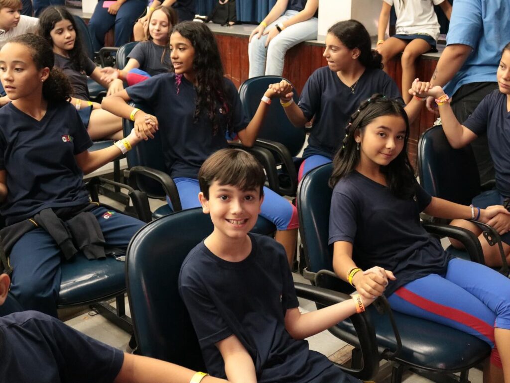 Instagram post from colegioclip. This post is in position 4.