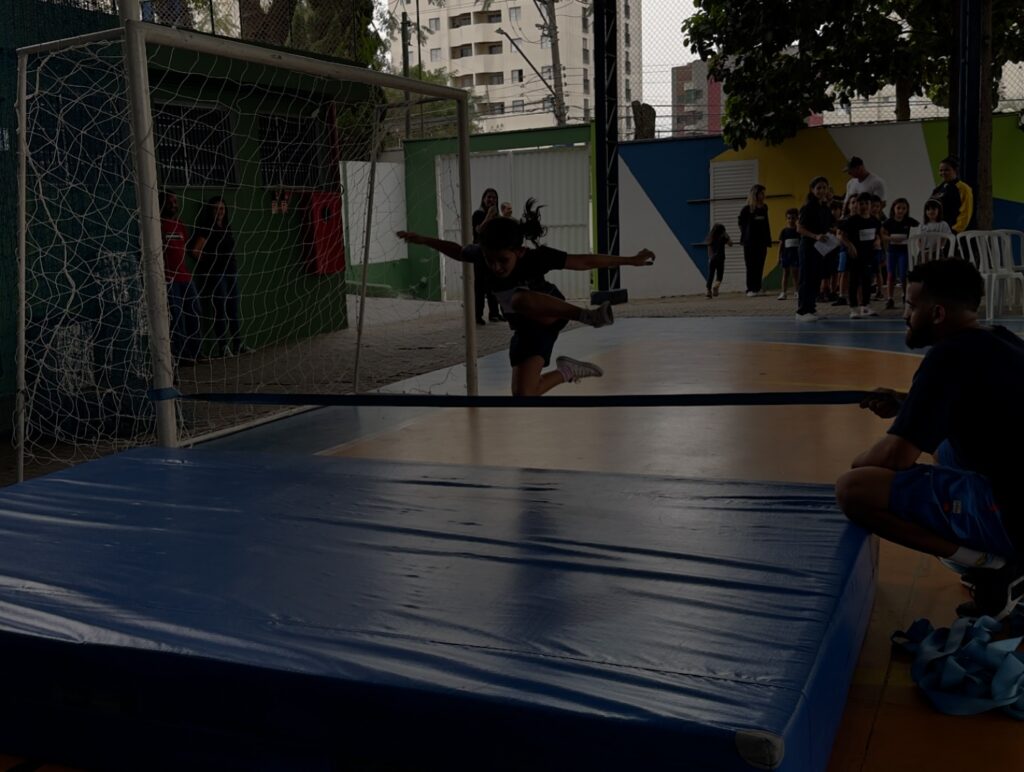 Instagram post from colegioclip. This post is in position 9.